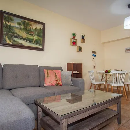 Central, By Sea, Seaview, Renovated 1 Bedroom Flat Apartmán