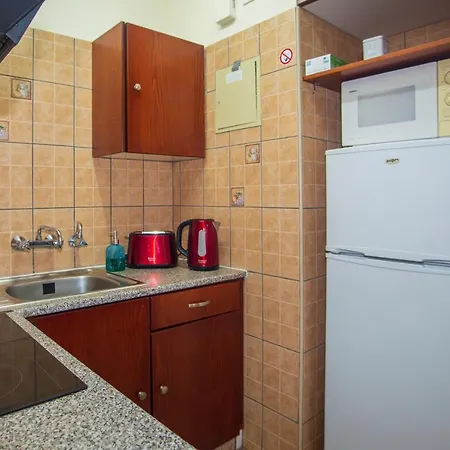 Apartment Central, By Sea, Seaview, Renovated 1 Bedroom Flat *